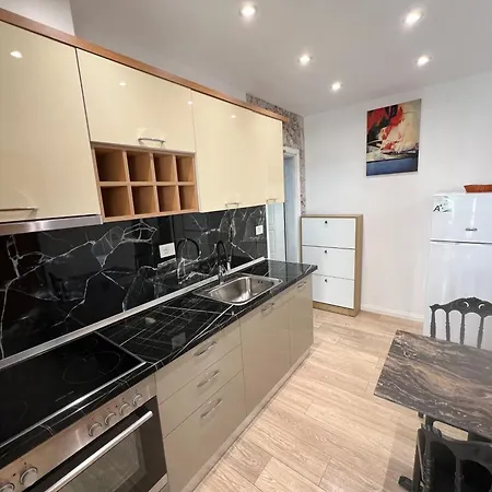 Leti Rr Muhamet Gjollesha Апартаменты Тирана